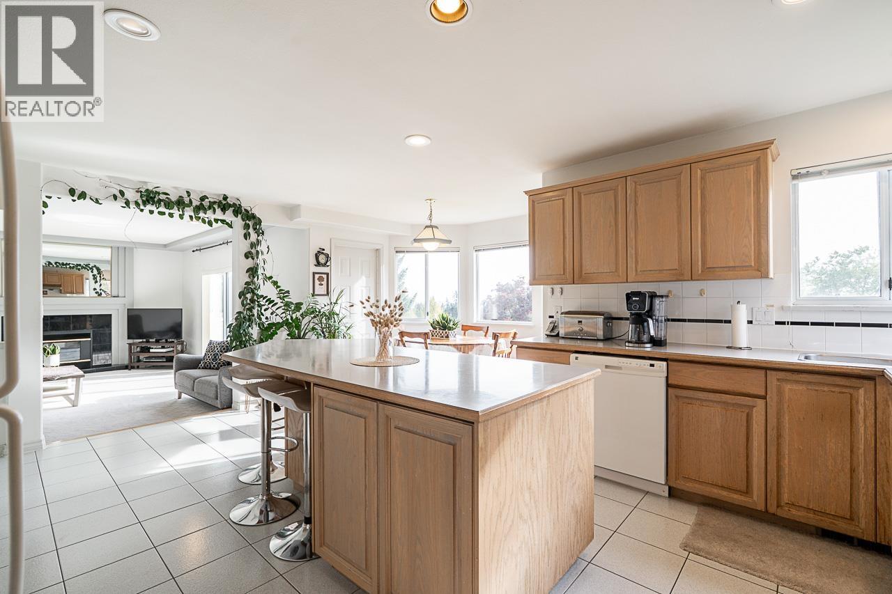 2980 Cliffrose Crescent, Coquitlam, British Columbia V3E 2T2 - Photo 11 - R3103804