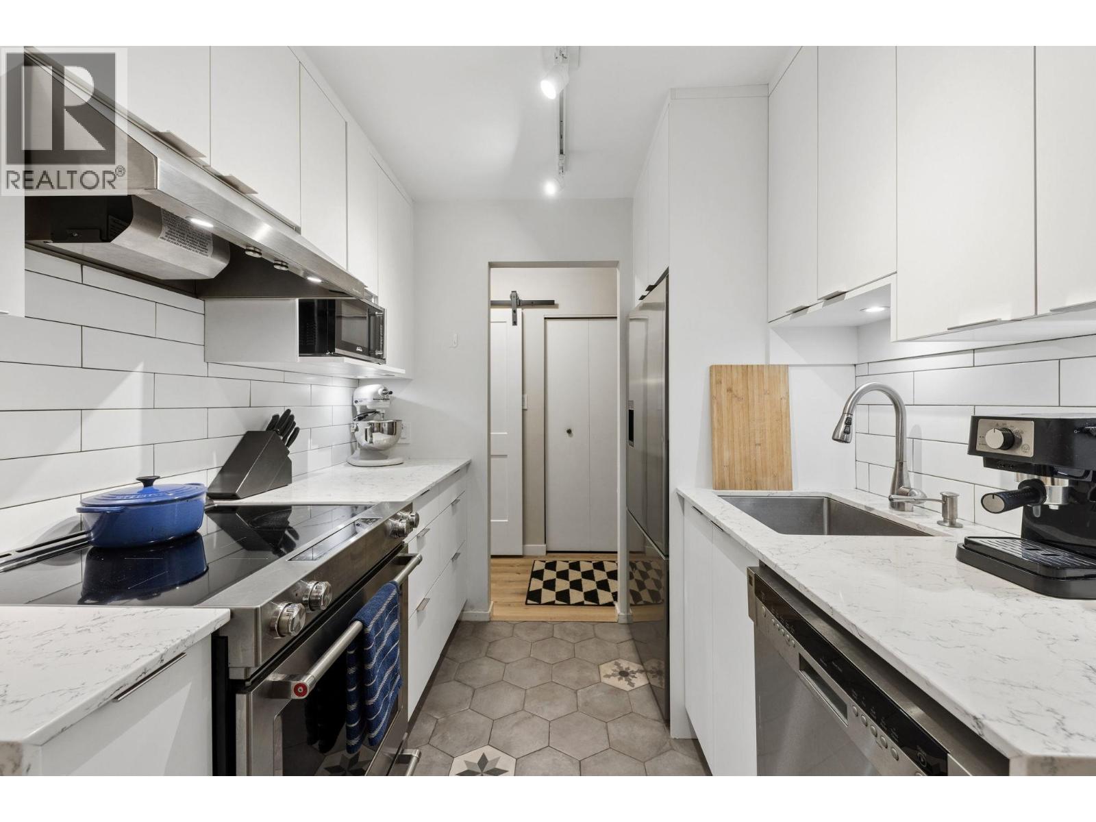 101 175 E 5th Street, North Vancouver, British Columbia  V7L 1L3 - Photo 4 - R3098038