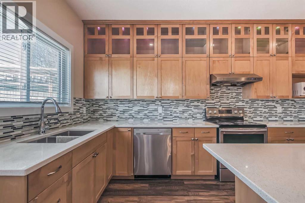 23 Cheltenham Road NW, Calgary, Alberta  T2L 0M4 - Photo 4 - A2283265