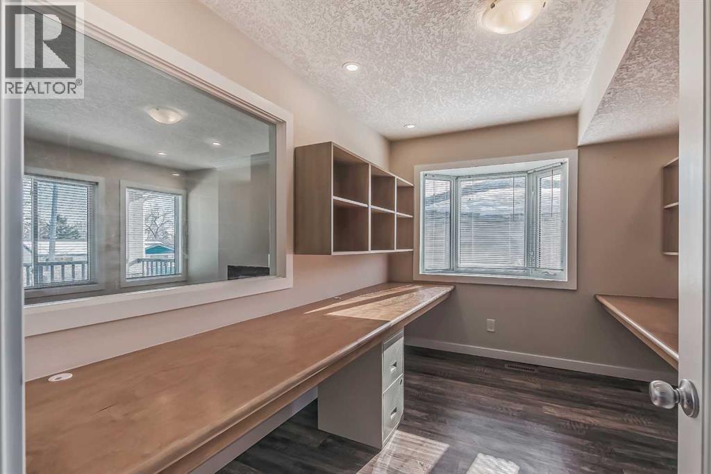 23 Cheltenham Road NW, Calgary, Alberta  T2L 0M4 - Photo 18 - A2283265