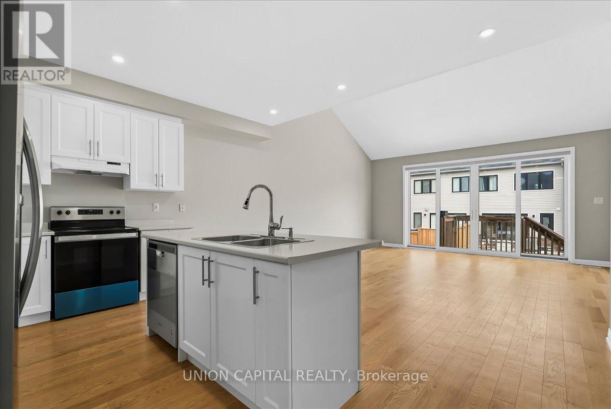 11 Sailors Landing, Clarington, Ontario L1C 7G4 - Photo 2 - E12921808