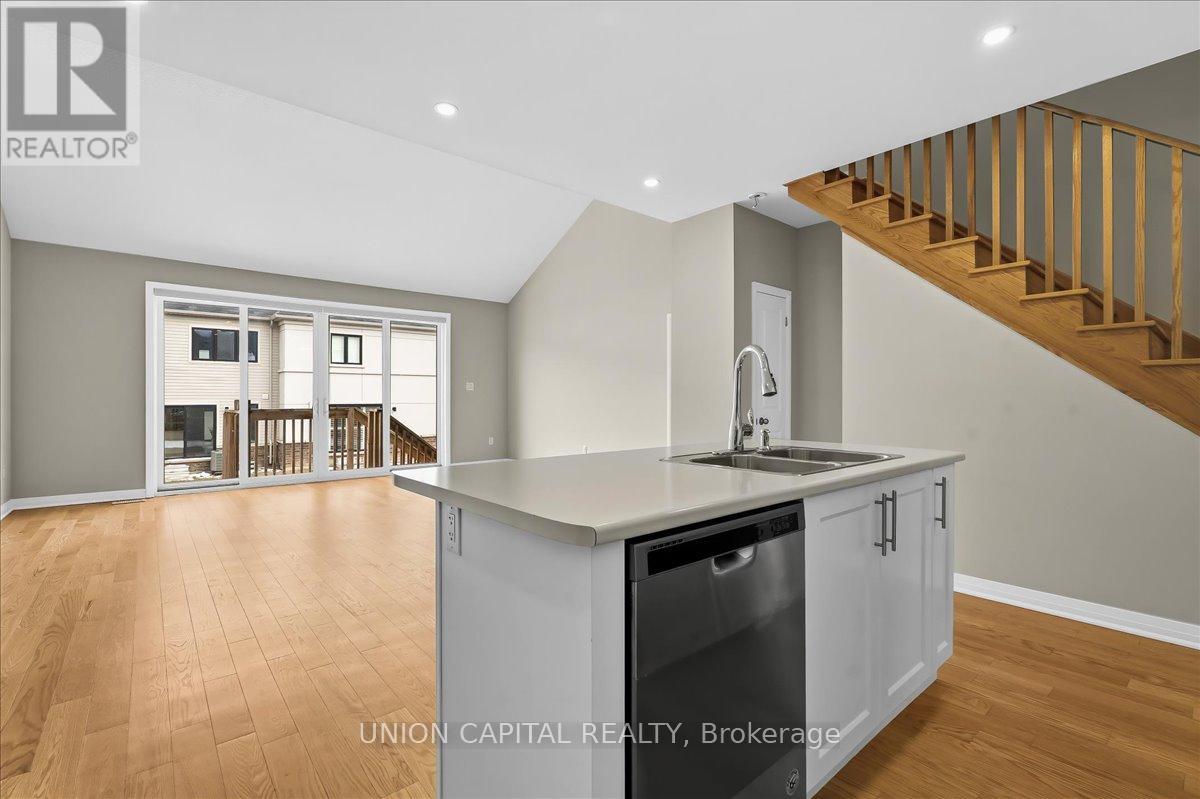 11 Sailors Landing, Clarington, Ontario L1C 7G4 - Photo 5 - E12921808