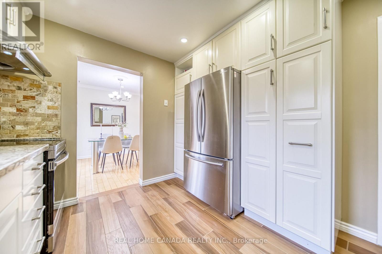 6051 Fullerton Crescent, Mississauga, Ontario L5N 3A3 - Photo 11 - W12917658