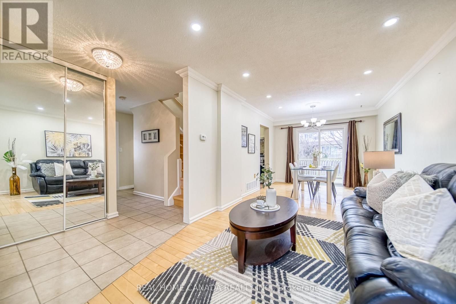 6051 Fullerton Crescent, Mississauga, Ontario L5N 3A3 - Photo 2 - W12917658