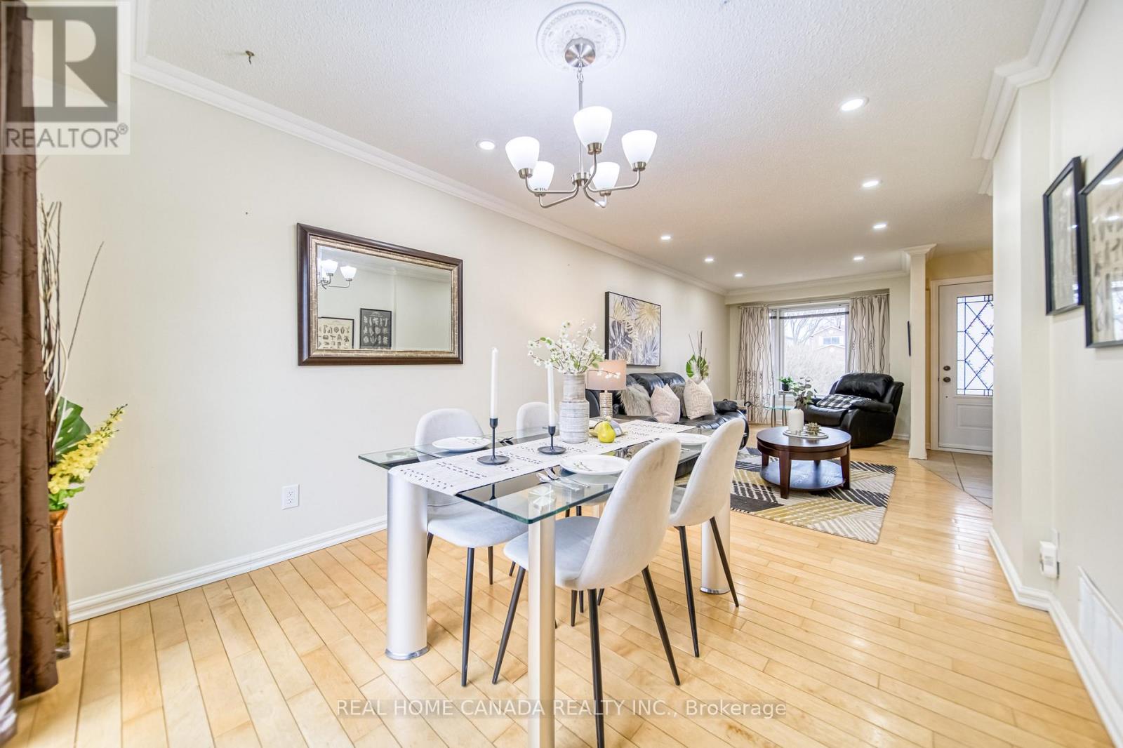 6051 Fullerton Crescent, Mississauga, Ontario L5N 3A3 - Photo 4 - W12917658