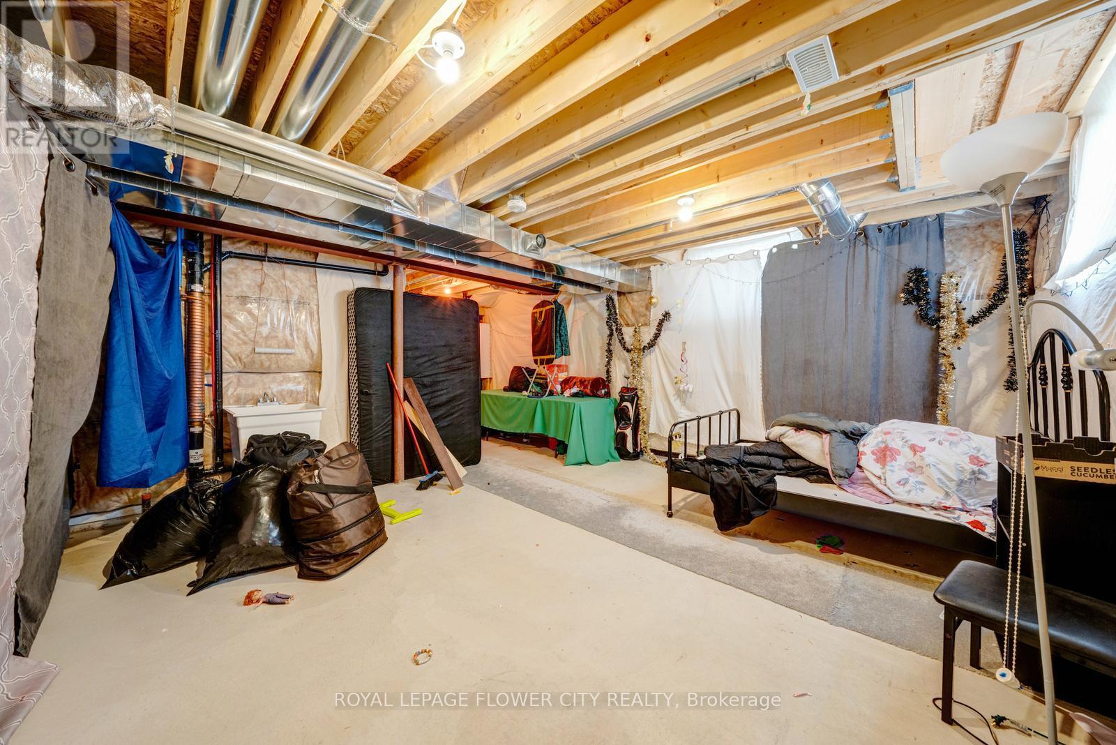 24 Sycamore Street, Welland, Ontario  L3C 0H8 - Photo 41 - X12920272