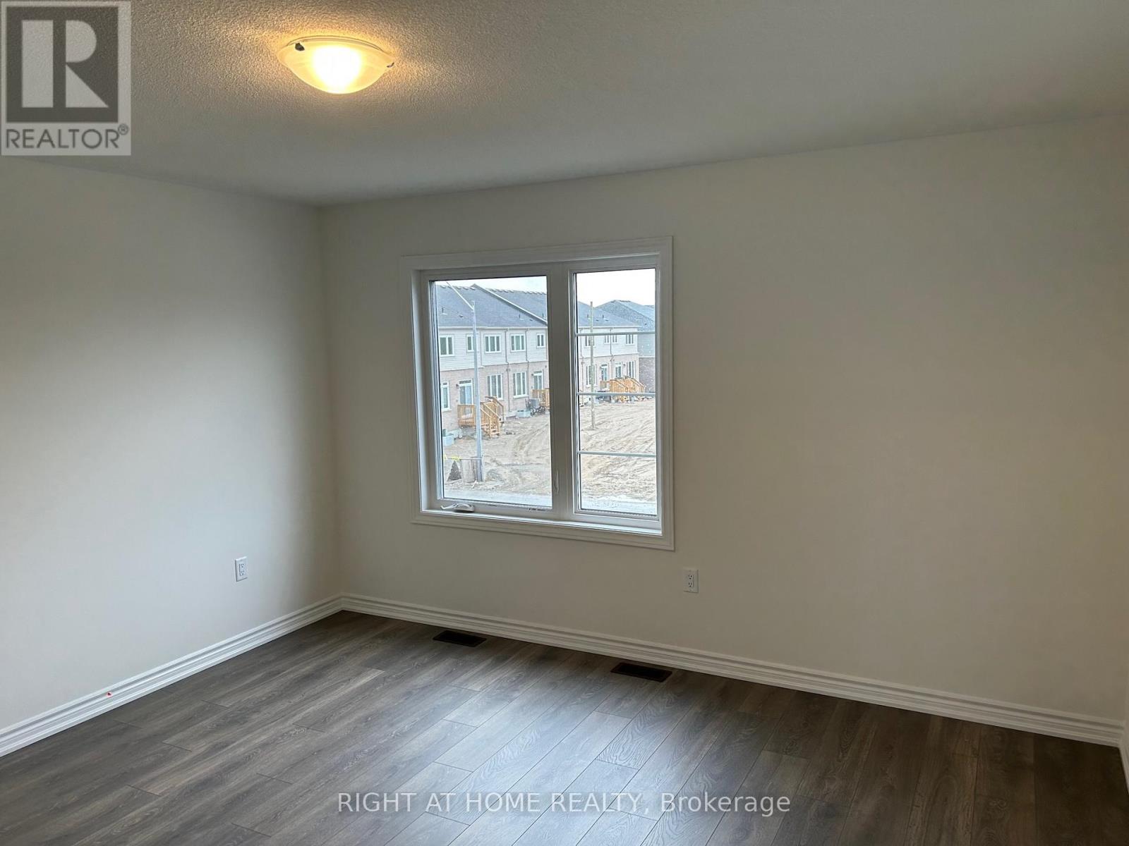 59 Greer Street, Barrie, Ontario  L9J 0R5 - Photo 10 - S12921836