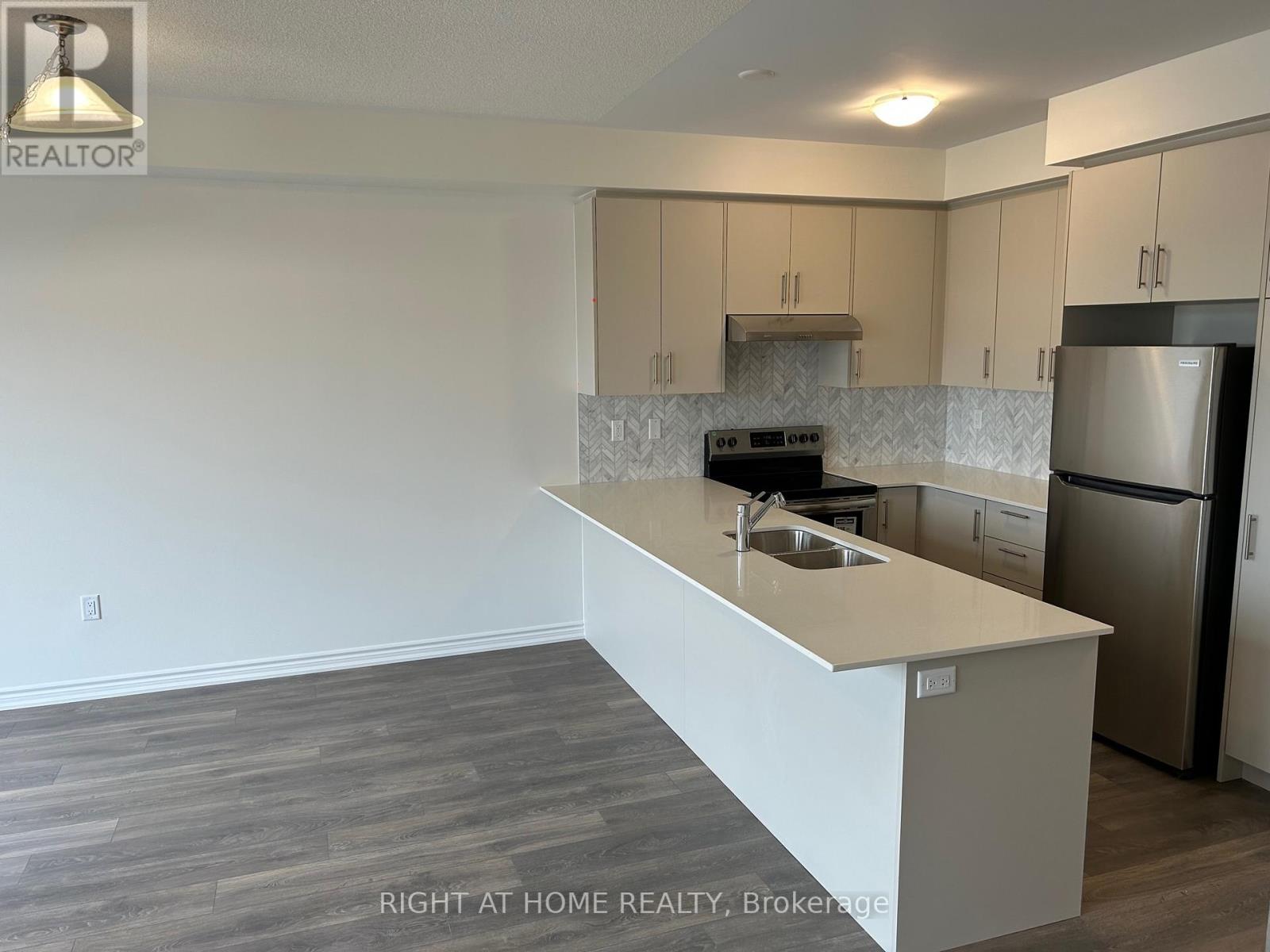 59 Greer Street, Barrie, Ontario  L9J 0R5 - Photo 6 - S12921836