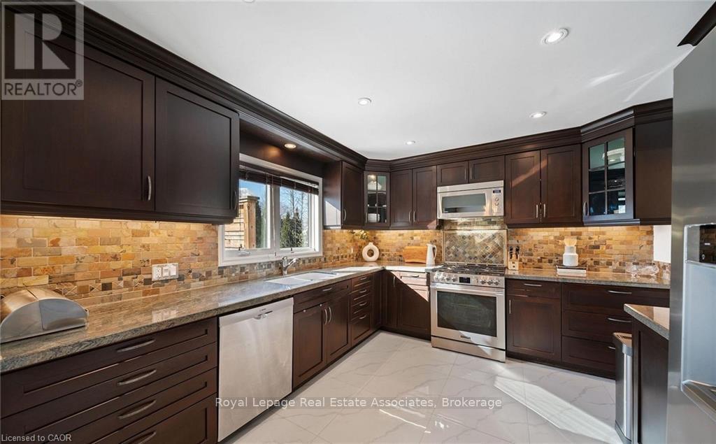 1550 Woodeden Drive, Mississauga, Ontario  L5H 2V3 - Photo 10 - W12921820