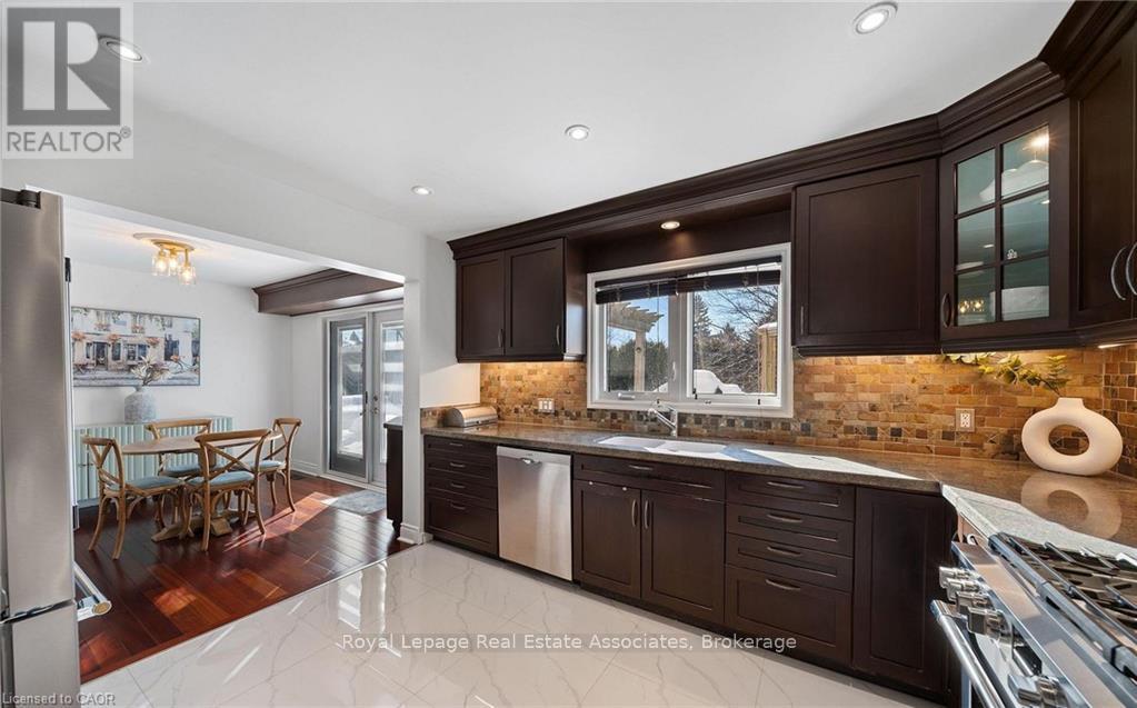 1550 Woodeden Drive, Mississauga, Ontario  L5H 2V3 - Photo 15 - W12921820