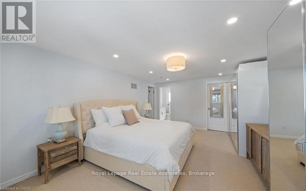 1550 Woodeden Drive, Mississauga, Ontario  L5H 2V3 - Photo 19 - W12921820