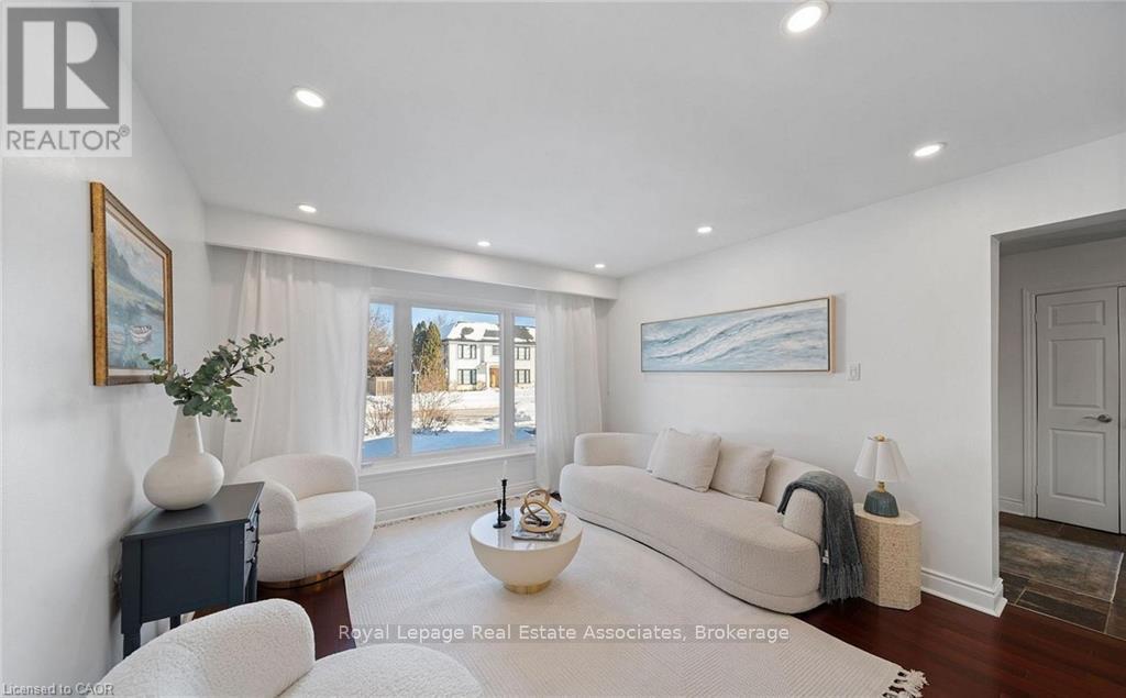 1550 Woodeden Drive, Mississauga, Ontario  L5H 2V3 - Photo 4 - W12921820