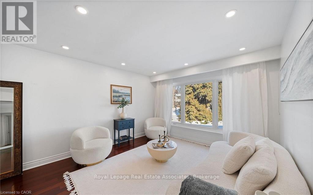 1550 Woodeden Drive, Mississauga, Ontario  L5H 2V3 - Photo 5 - W12921820