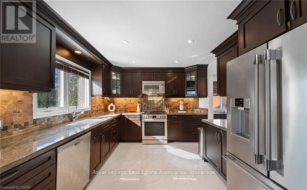 1550 Woodeden Drive, Mississauga, Ontario  L5H 2V3 - Photo 8 - W12921820