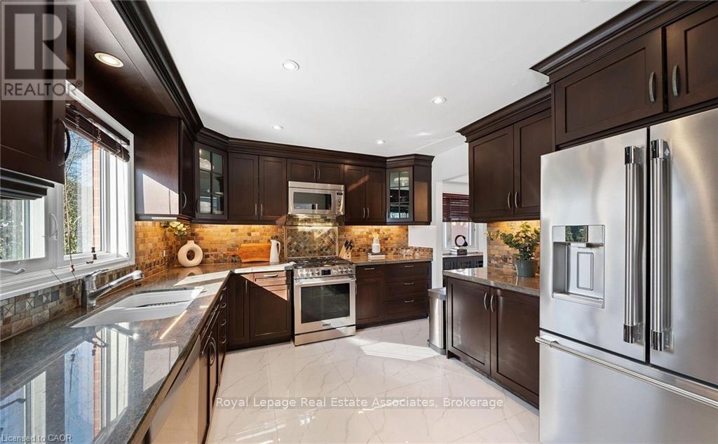 1550 Woodeden Drive, Mississauga, Ontario  L5H 2V3 - Photo 9 - W12921820