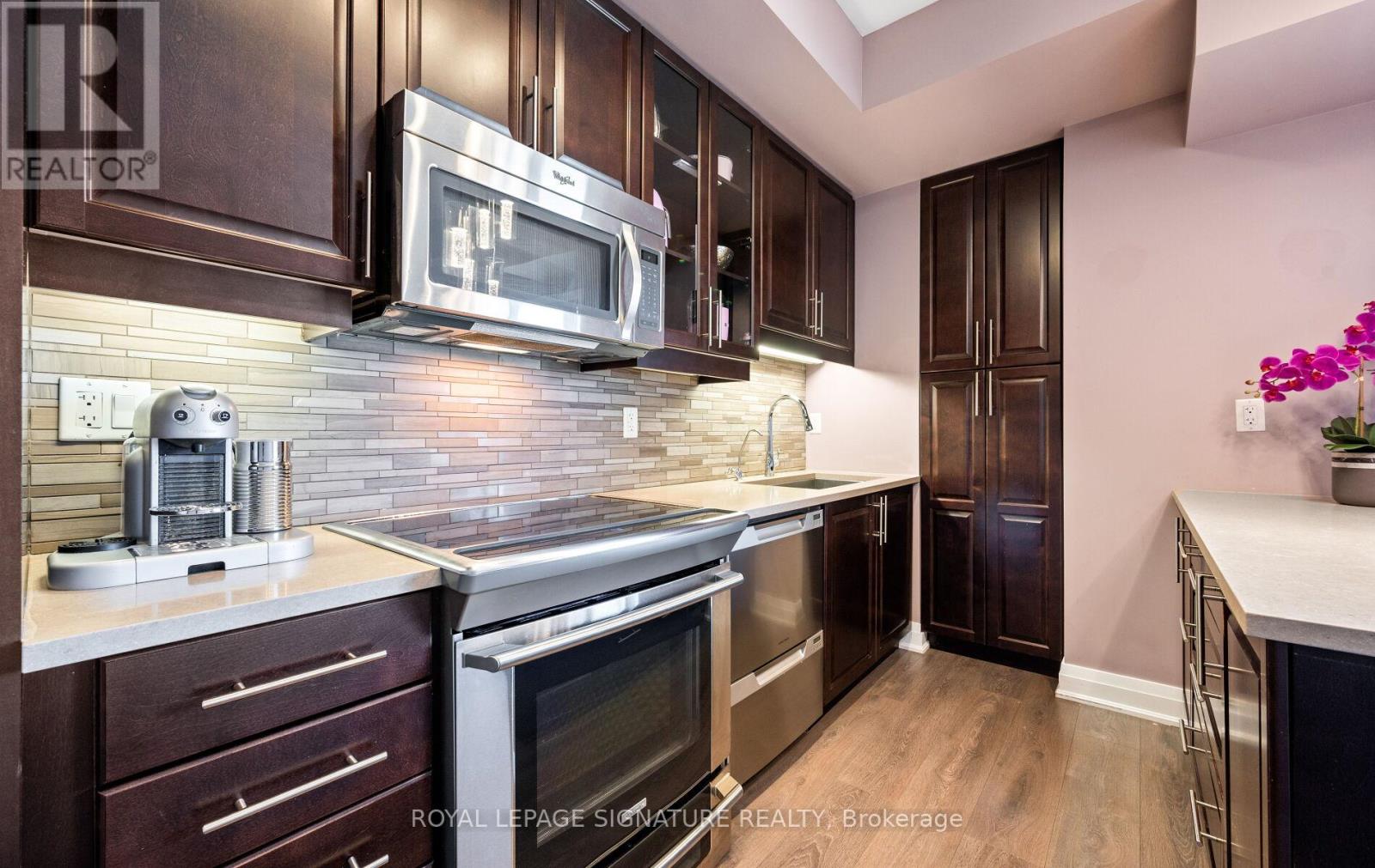 413 - 128 Garden Drive, Oakville, Ontario  L6K 0H7 - Photo 11 - W12921834