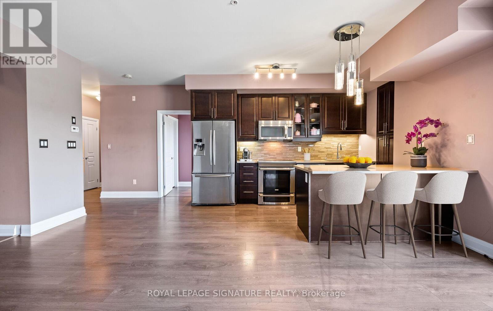 413 - 128 Garden Drive, Oakville, Ontario  L6K 0H7 - Photo 3 - W12921834