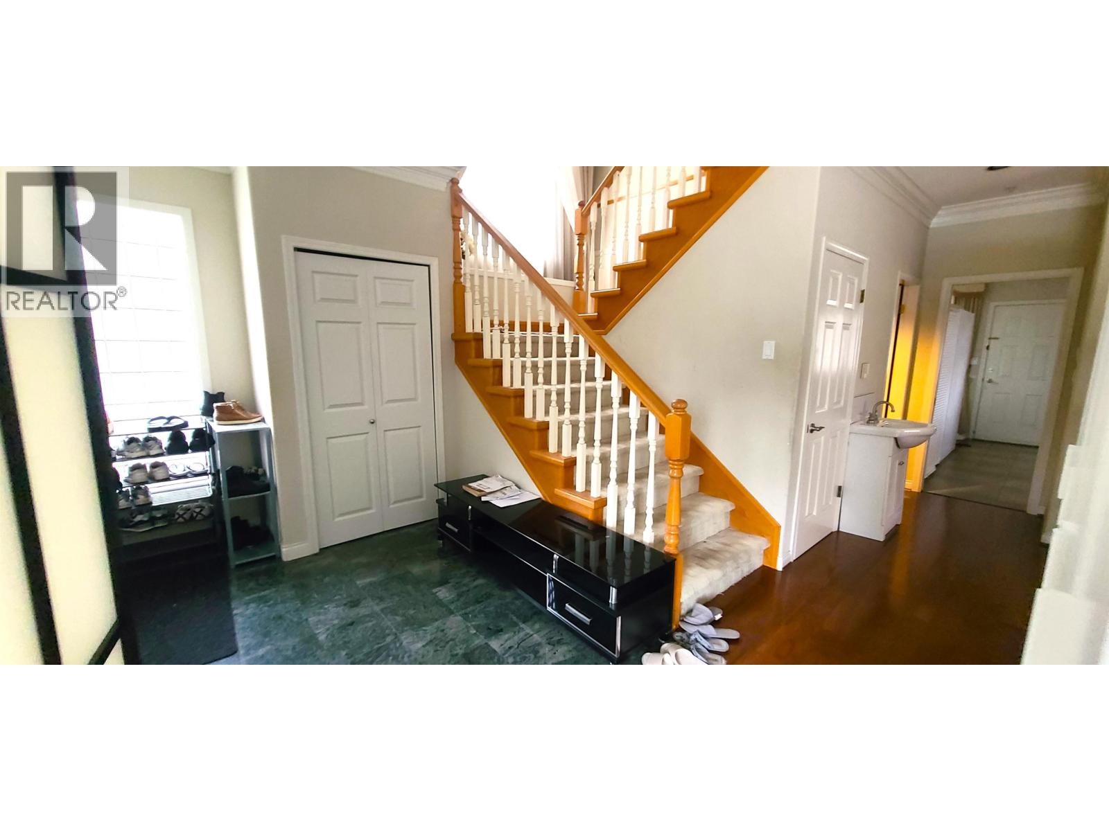 8038 Montcalm Street, Vancouver, British Columbia  V6P 4P5 - Photo 7 - R3103544