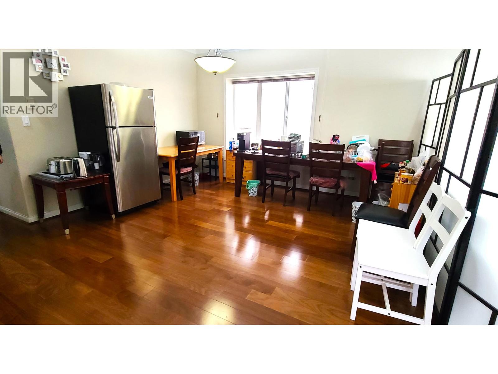 8038 Montcalm Street, Vancouver, British Columbia  V6P 4P5 - Photo 4 - R3103544