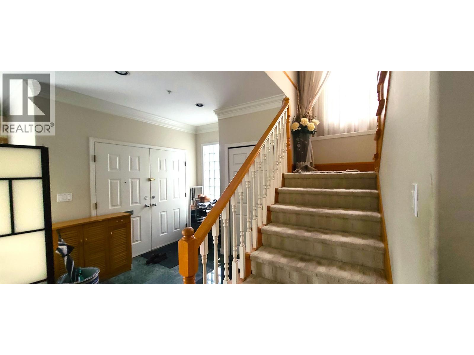 8038 Montcalm Street, Vancouver, British Columbia  V6P 4P5 - Photo 6 - R3103544