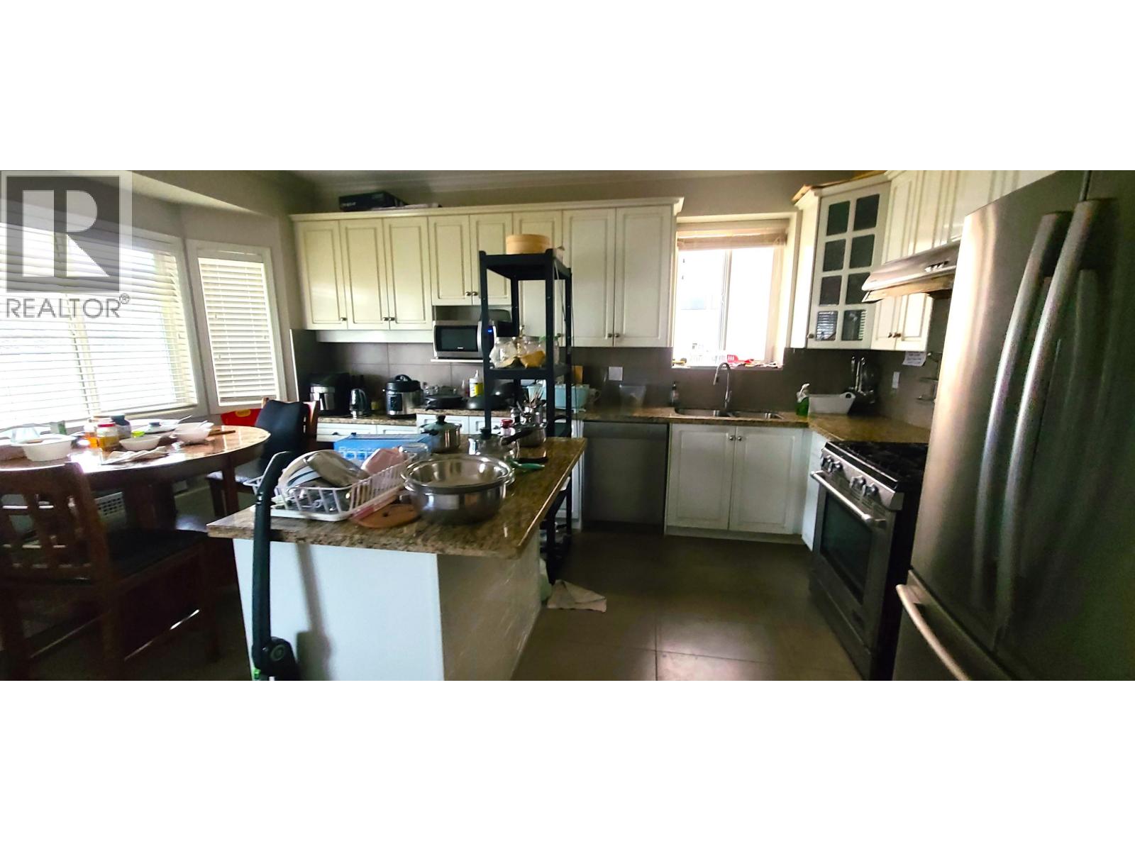 8038 Montcalm Street, Vancouver, British Columbia  V6P 4P5 - Photo 9 - R3103544