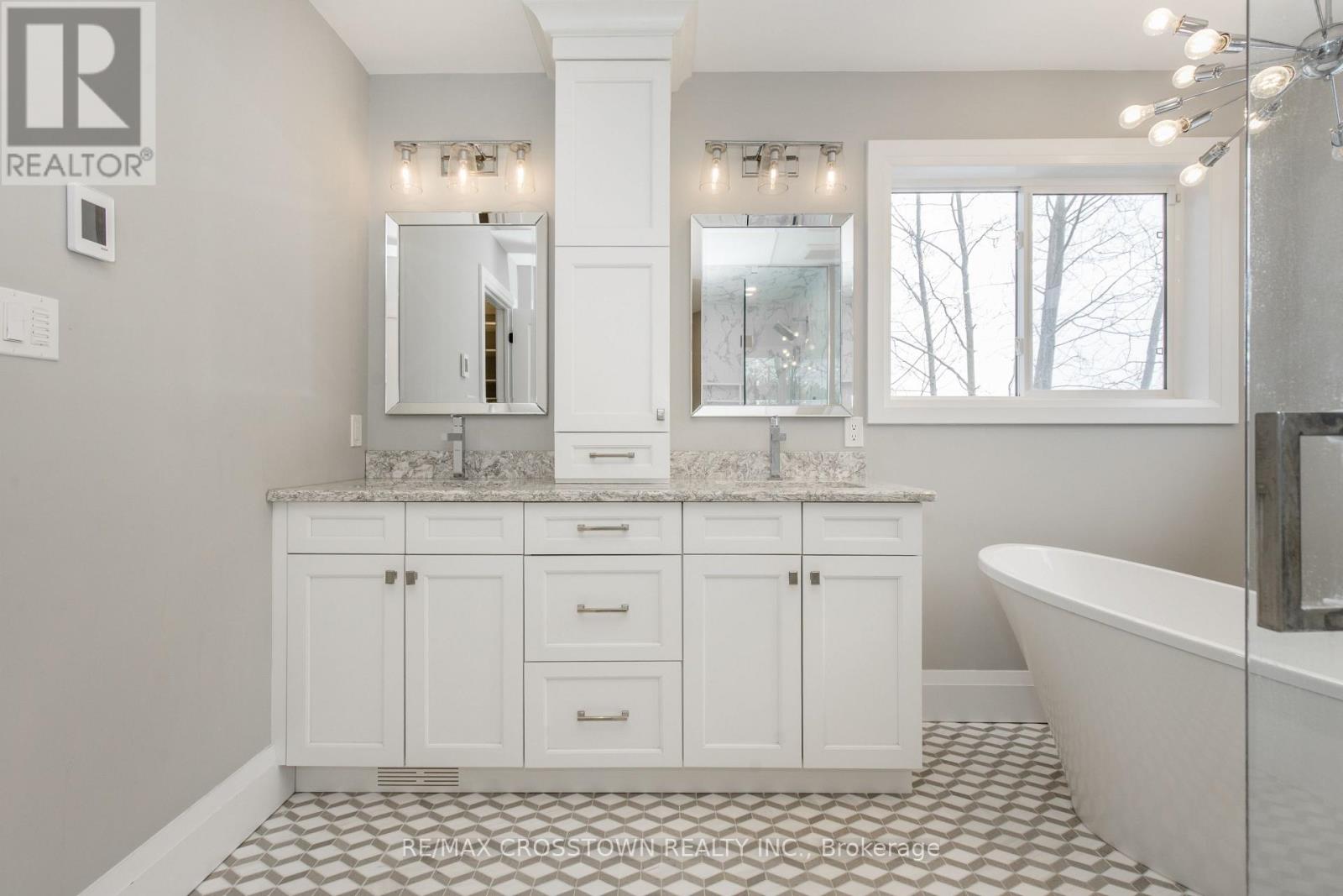 58 Versailles Crescent, Barrie, Ontario  L4M 0B8 - Photo 27 - S12921008