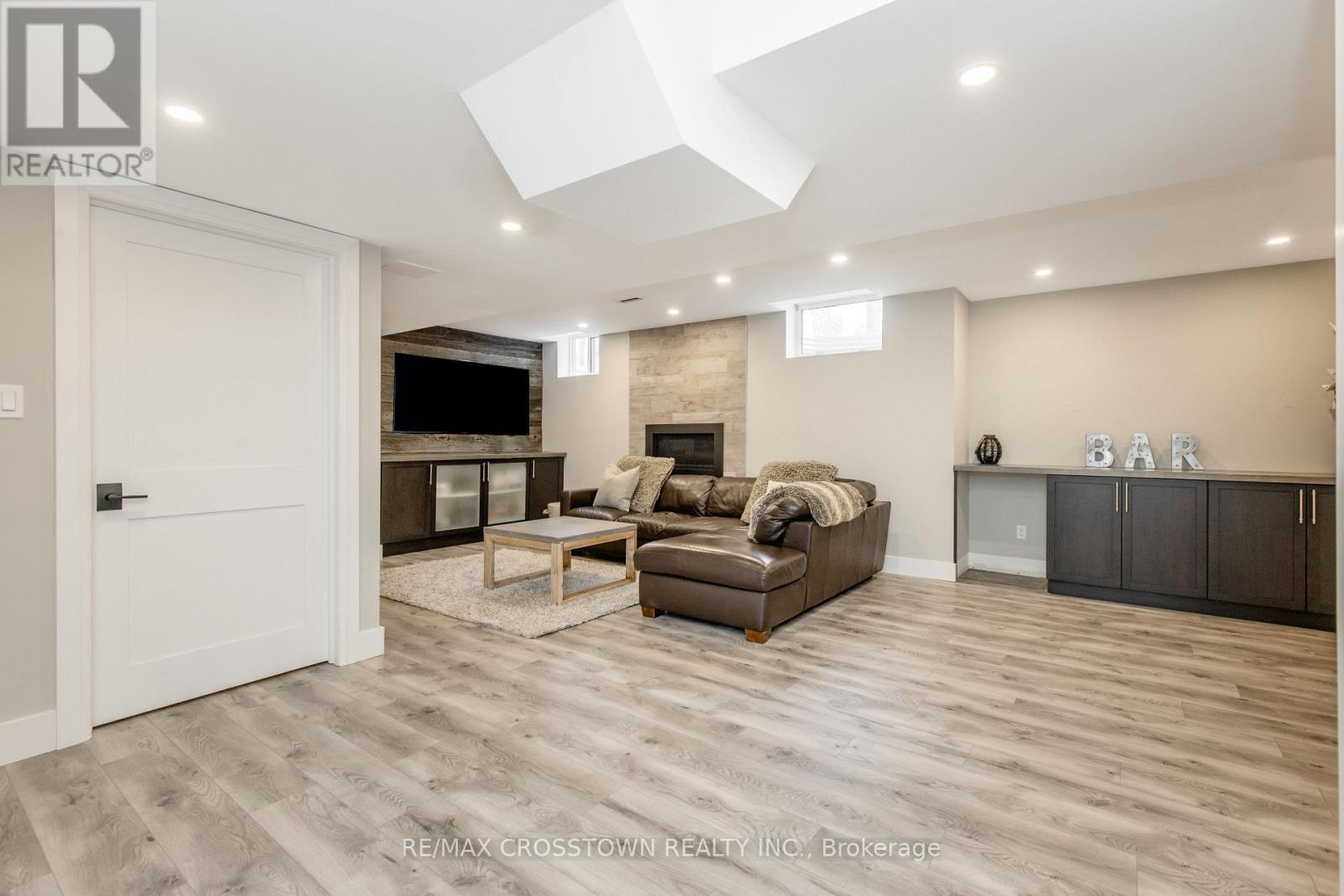 58 Versailles Crescent, Barrie, Ontario  L4M 0B8 - Photo 38 - S12921008