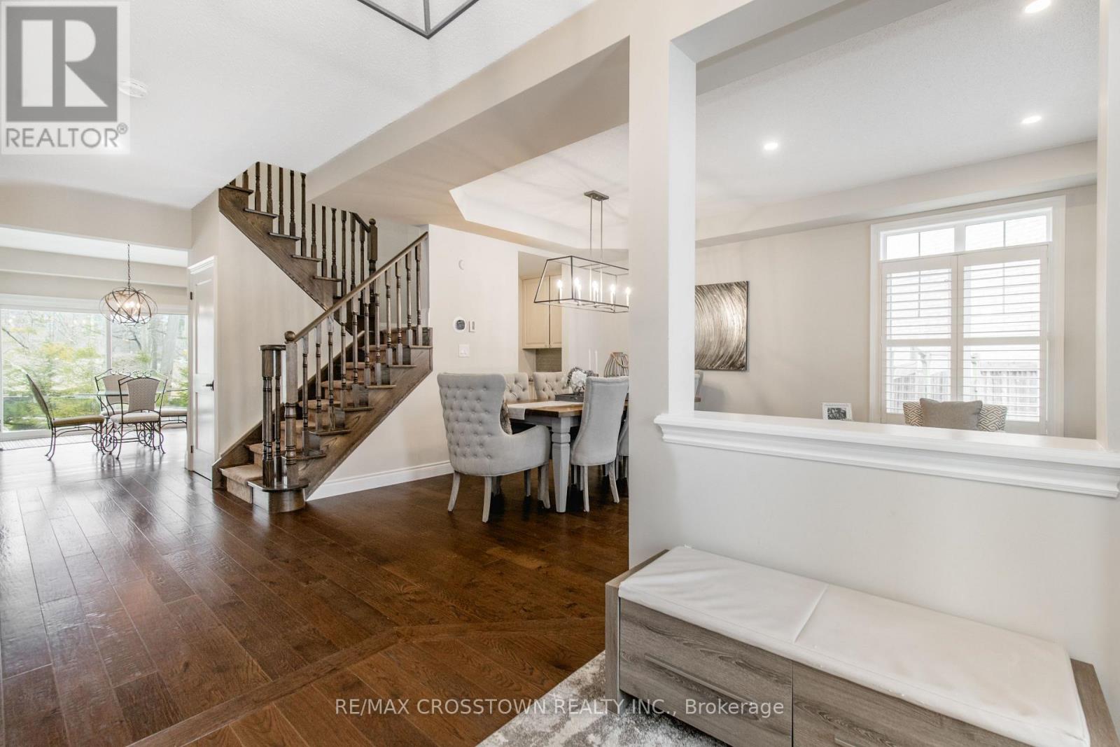 58 Versailles Crescent, Barrie, Ontario  L4M 0B8 - Photo 5 - S12921008