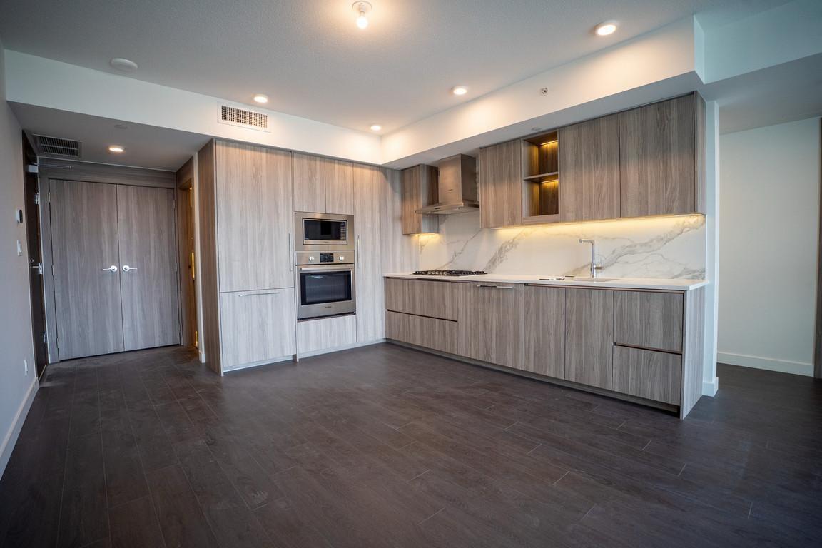 2509 13768 100 AVENUE, Surrey, British Columbia