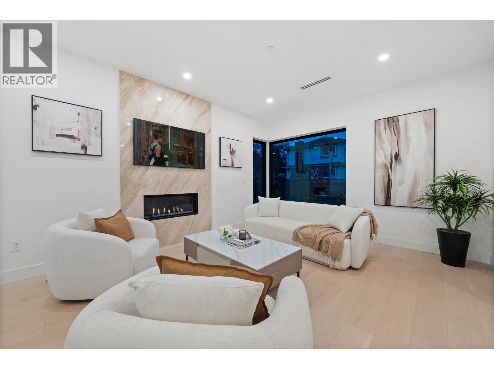 3670 Fleming Street, Vancouver, British Columbia  V5N 3V8 - Photo 5 - R3103269