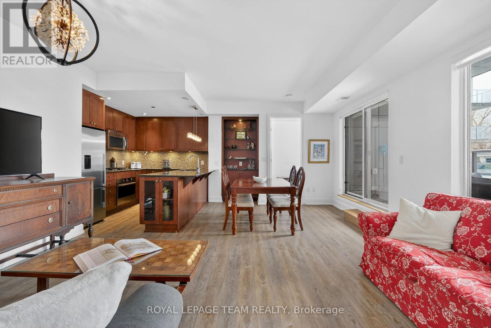 220 - 7 Marquette Avenue, Ottawa, Ontario  K1L 8A7 - Photo 10 - X12921860