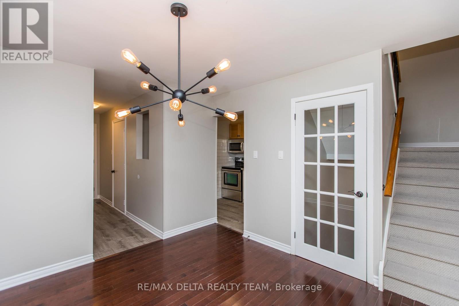 8 - 323 Monica Crescent, Ottawa, Ontario  K1E 3N6 - Photo 10 - X12921886