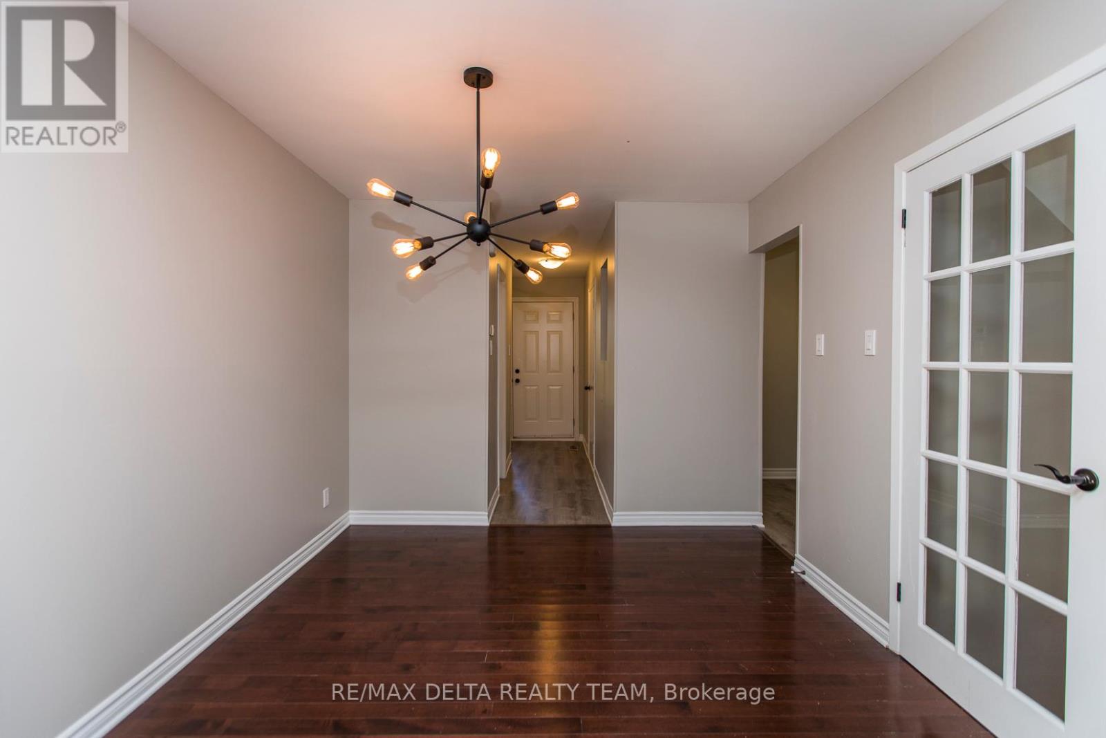 8 - 323 Monica Crescent, Ottawa, Ontario  K1E 3N6 - Photo 11 - X12921886