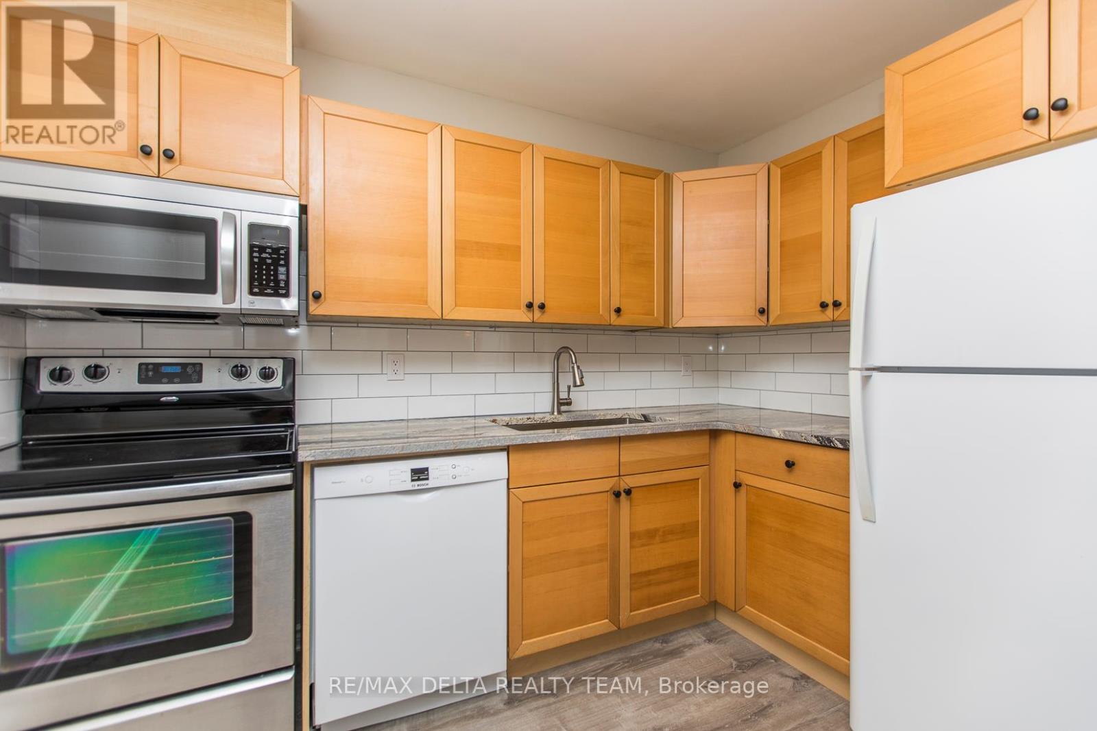 8 - 323 Monica Crescent, Ottawa, Ontario  K1E 3N6 - Photo 13 - X12921886