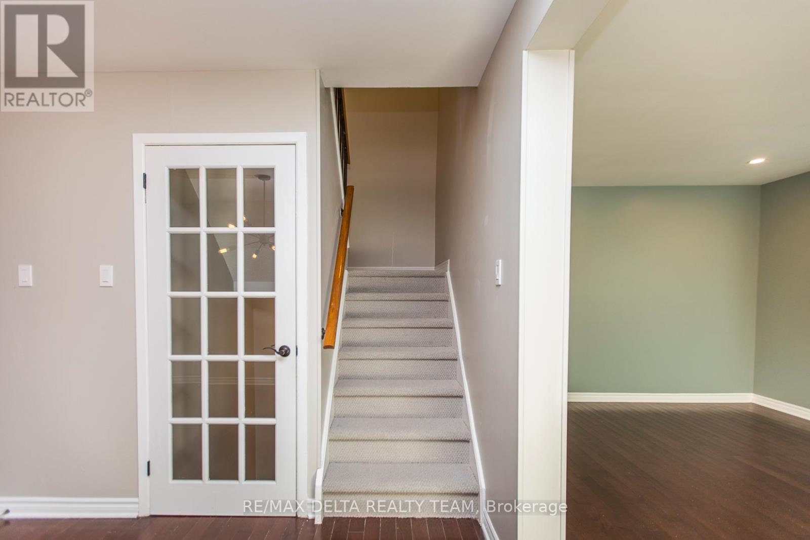 8 - 323 Monica Crescent, Ottawa, Ontario  K1E 3N6 - Photo 23 - X12921886