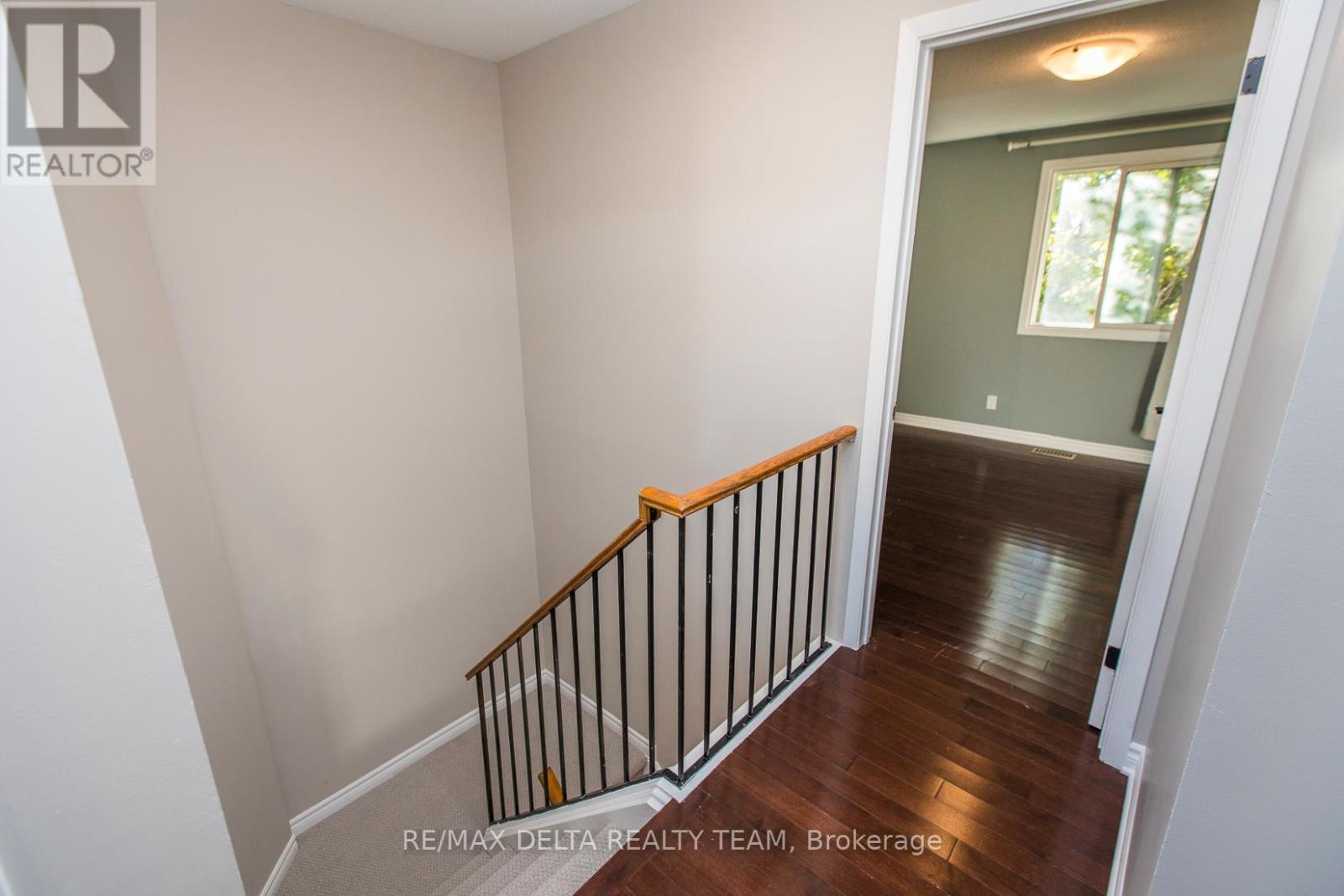 8 - 323 Monica Crescent, Ottawa, Ontario  K1E 3N6 - Photo 24 - X12921886