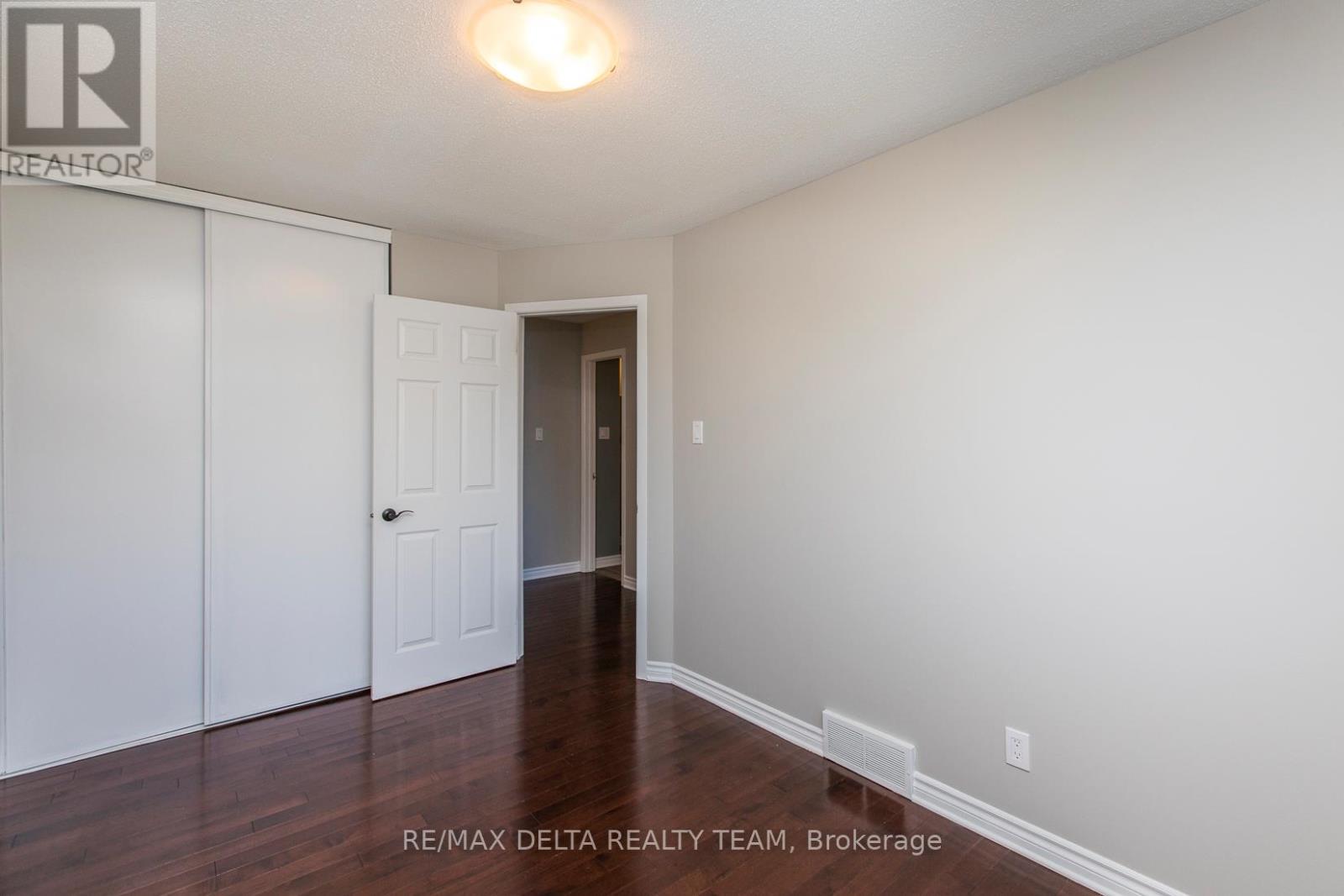 8 - 323 Monica Crescent, Ottawa, Ontario  K1E 3N6 - Photo 34 - X12921886