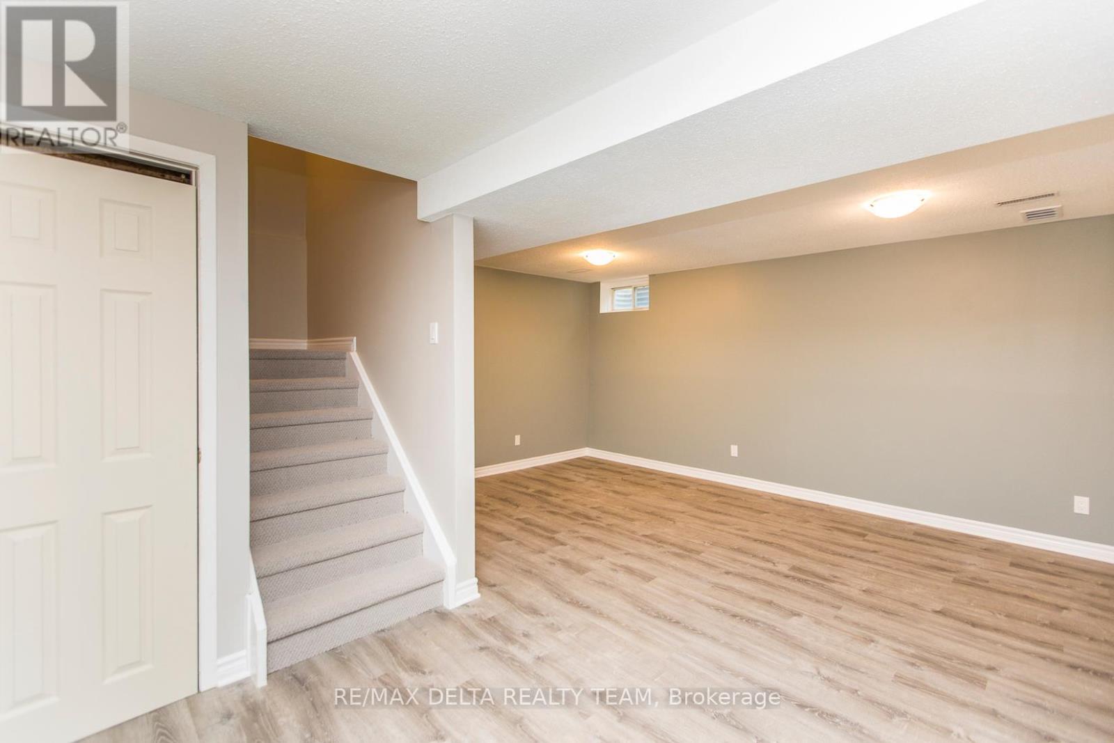 8 - 323 Monica Crescent, Ottawa, Ontario  K1E 3N6 - Photo 41 - X12921886