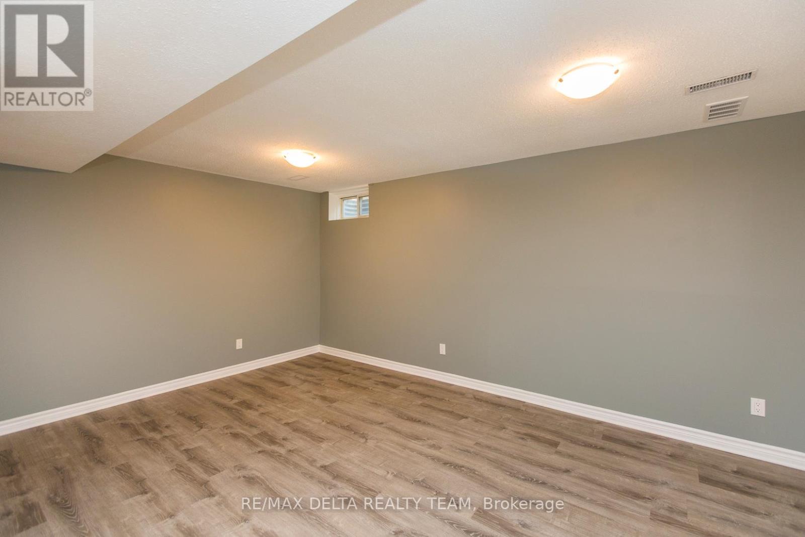 8 - 323 Monica Crescent, Ottawa, Ontario  K1E 3N6 - Photo 42 - X12921886