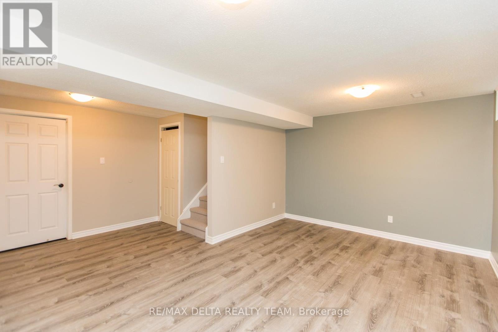 8 - 323 Monica Crescent, Ottawa, Ontario  K1E 3N6 - Photo 43 - X12921886