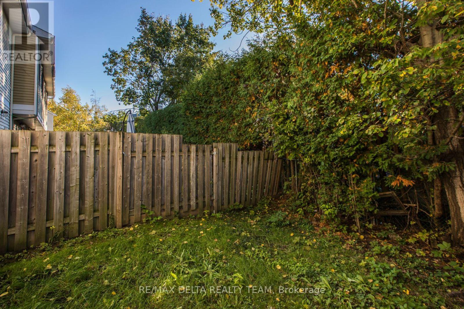 8 - 323 Monica Crescent, Ottawa, Ontario  K1E 3N6 - Photo 46 - X12921886