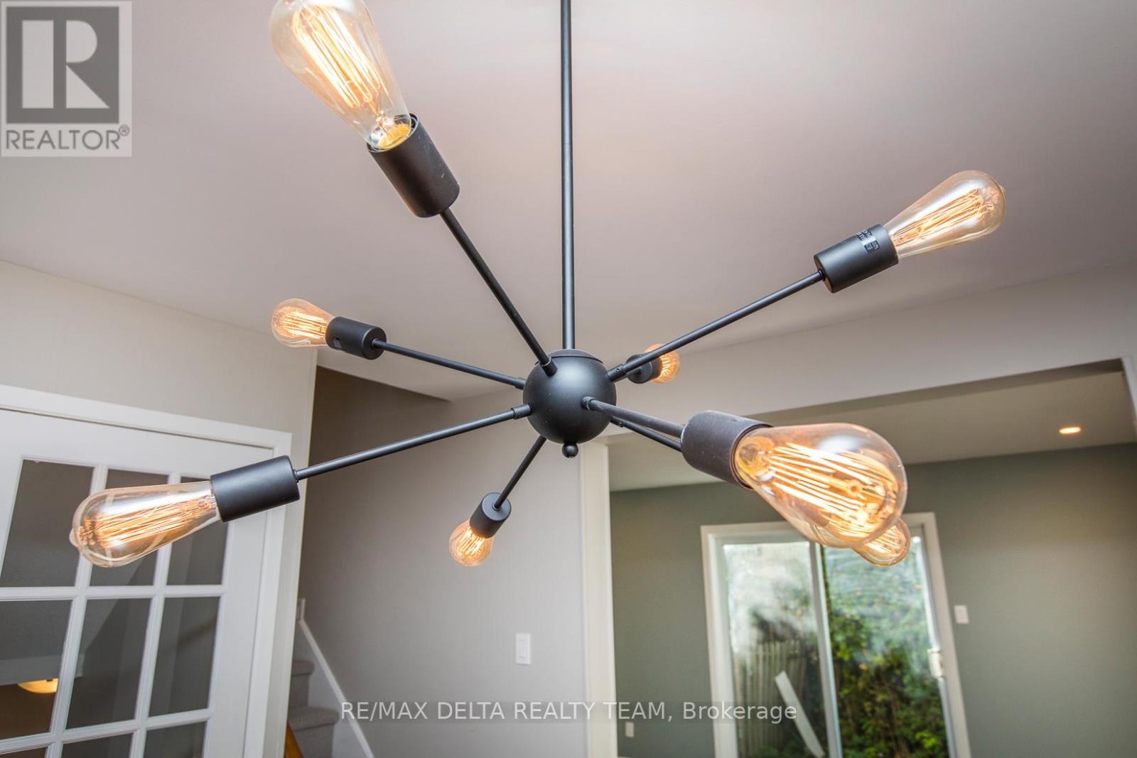 8 - 323 Monica Crescent, Ottawa, Ontario  K1E 3N6 - Photo 9 - X12921886