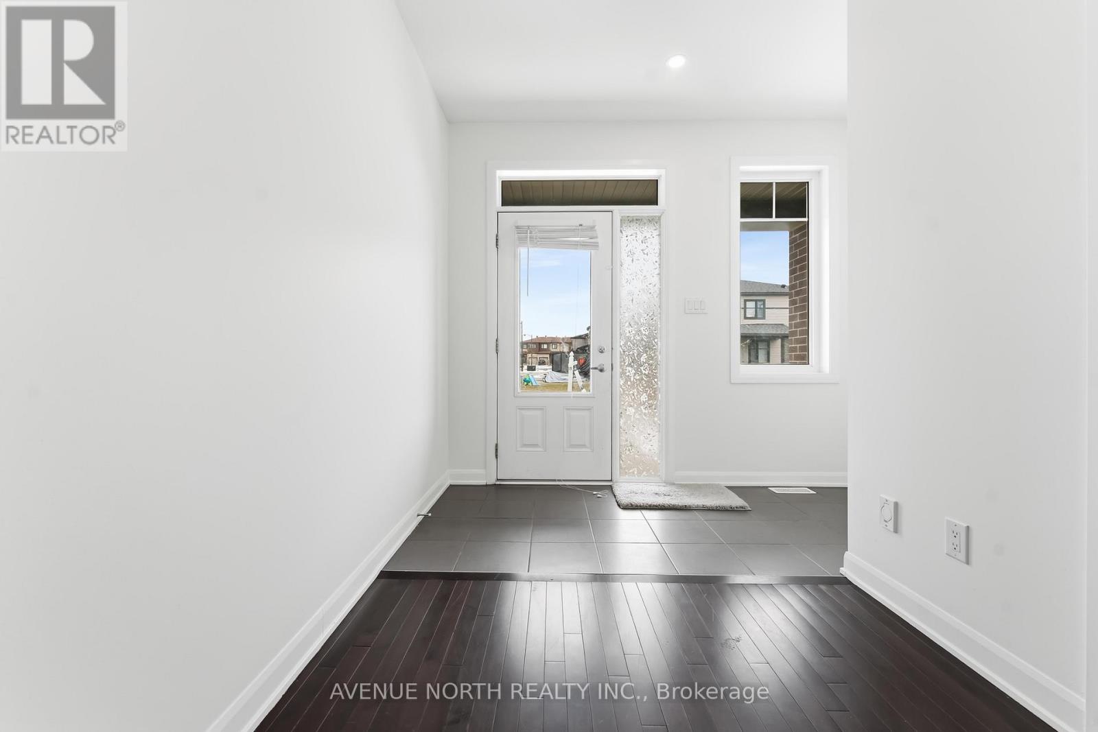 2082 Caltra Crescent, Ottawa, Ontario  K2J 6V4 - Photo 4 - X12921914