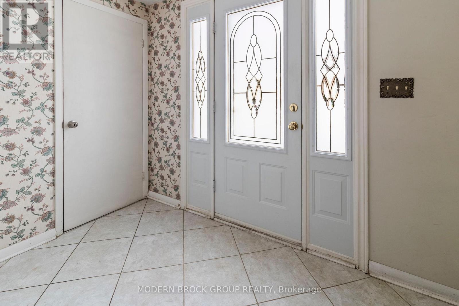 2 Woodlawn Place, Brockville, Ontario  K6V 2Z2 - Photo 3 - X12659206