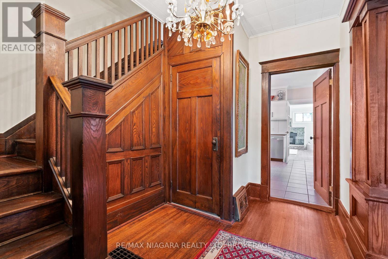 2 Carleton Street N, Thorold, Ontario  L2V 2A3 - Photo 7 - X12921850