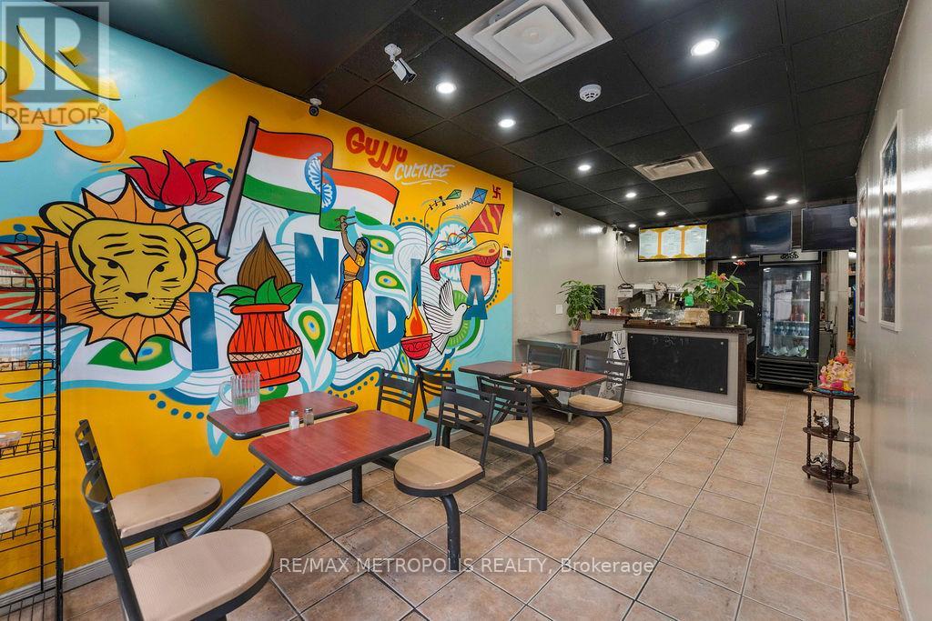 24 Simcoe Street N, Oshawa, Ontario  L1H 8C1 - Photo 3 - E12921852