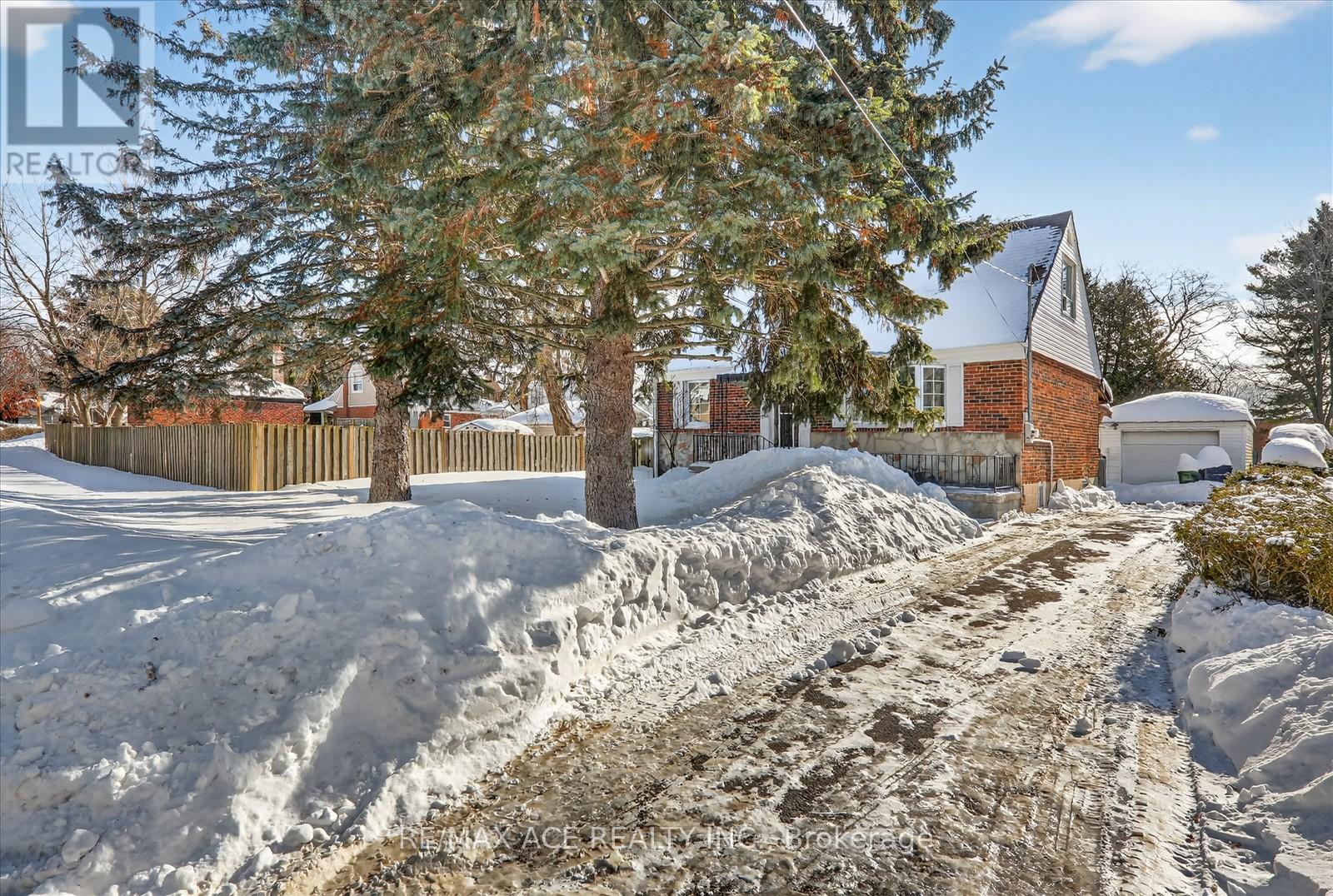 233 Oakridge Drive, Toronto, Ontario  M1M 2B5 - Photo 2 - E12921880