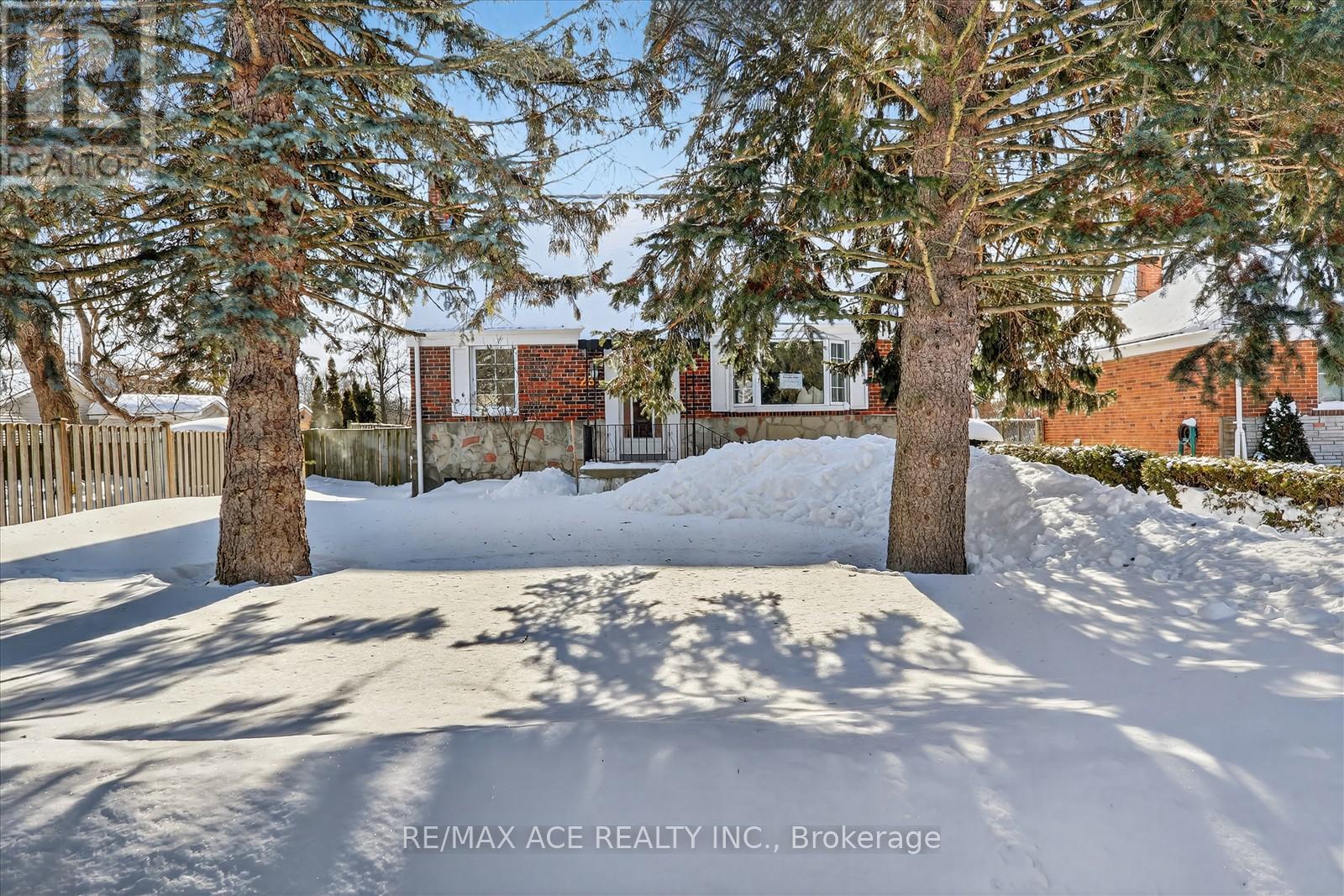233 Oakridge Drive, Toronto, Ontario  M1M 2B5 - Photo 3 - E12921880