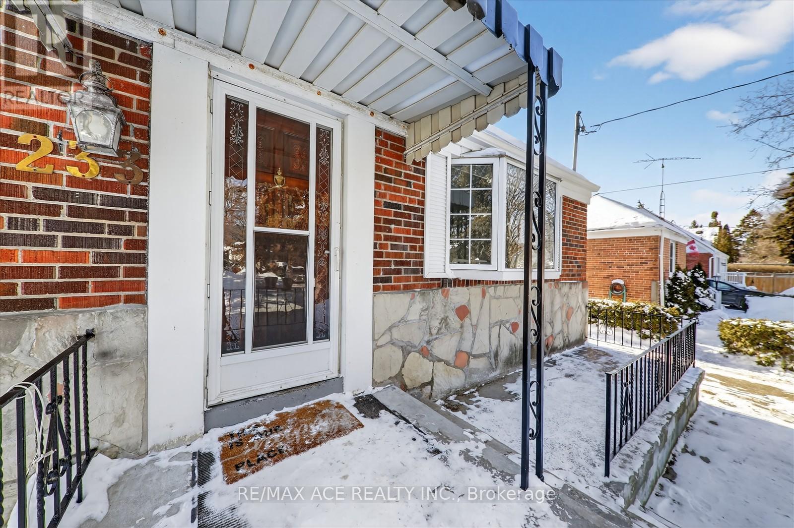 233 Oakridge Drive, Toronto, Ontario  M1M 2B5 - Photo 5 - E12921880