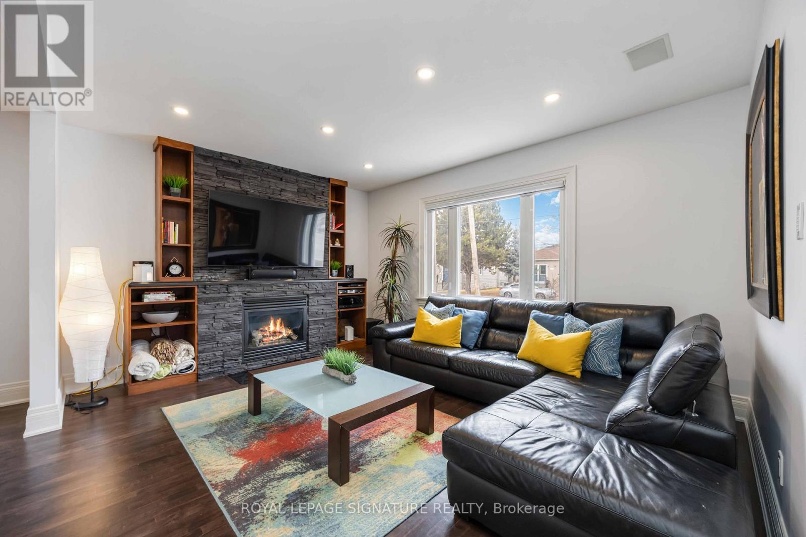 35 Rainbow Drive, Vaughan, Ontario  L4L 2K3 - Photo 4 - N12921894